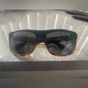 Kaenon (unisex) Sunglasses, no case, never worn.